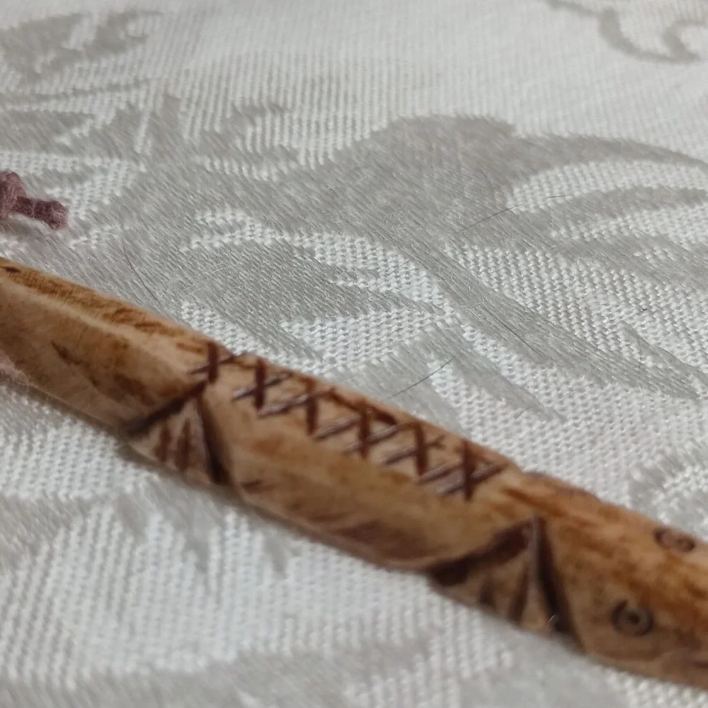 Vintage ooak Hand Carved crocodile Alligator pendant 3.5